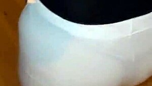 Bayar duit ganggu MILF Venezuela berlekuk thong merah untuk seks awam