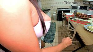 계모 친구를 세게 깊게 박고 있어