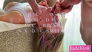 Amateur-Frau gibt Handjob und Blowjob bis Cum-Trinken in Heimvideo