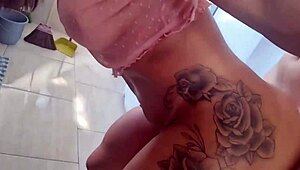 Pas på, min stedssøn fangede mig i køkkenet og vi gik amok med anal creampie action!