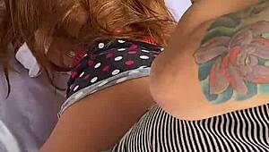 Essa boneca gata curte apanhar foda forte de brinquedo sexual?