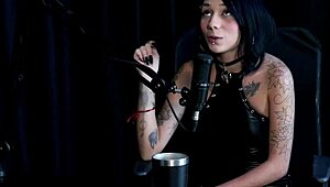 Начала как эскорт-девушка, такая жадная, что видит себя доминатриксой и рассказала семье - Пати Рэйвен в прозрачном красном