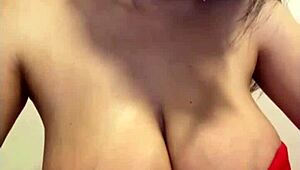 Minha Madrasta Mostrou Suas Tetas Grandes Leiteiras Vestindo Vestido Vermelho