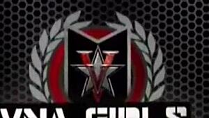 Cítim sa tak vzrušená pri sledovaní Angeliny Castro v lesbičskom sexe s veľkými cicmi, špinavým rozprávaním a lízaním piče