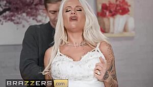 대니, 형의 섹시한 약혼녀 제니퍼 킬링스랑 큰 티츠로 카우걸 타며 섹스 못 참음