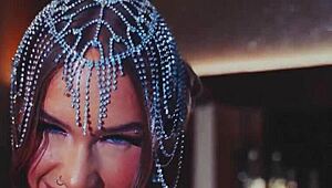 素晴らしい大きなお尻の18+ティーンSky Briがセクシーな大きなお尻を見せてセクシーなランジェリーでポーズを取るのを見てすごく興奮する