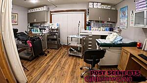 Ditria Rose ved Tampa Uni-indgang spreder ben til piercing-tjek og fingring bag scenen