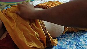 Indian Housewife Apne Lover Se Khich Gayi Unki Intimate Encounter Mein, Yaadgaar Moment Tak
