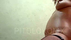 ペティートな18+ラティーナ義妹のジューシーケツにオイル塗ってカウガール騎乗したよ