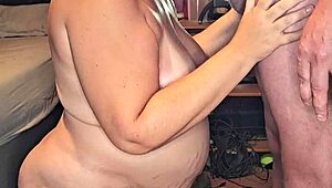 임부 아내 내 큰자지 깊게 빨아줄 때 너무 좋아