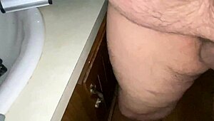 A Lee tá esguichando pra caralho nesse dildo ou o quê?