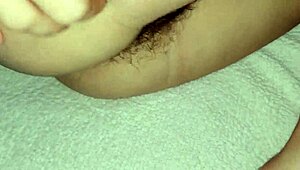 Amateur latina tiener 18+ stiefzus hunkert naar strakke kut neuken na tv met kleine 18+ pik creampie