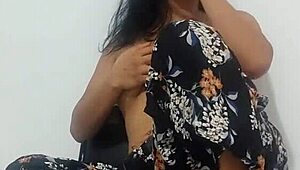 Woman Dancing Showing Her Big Ass And Tits Very Good