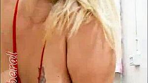 Estou mostrando minha buceta molhada para todos vocês caras safados que querem socar - vamos nos encontrar no hotel e foder duro