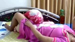 Hei gadis Pakistan ni telanjang dan lancap webcam untuk lelaki dia