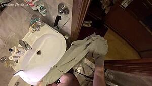 הבעל שלי בחר לי תספורת אינטימית, אבל הוא לא הצליח להתאפק וזיין אותי בחדר האמבטיה