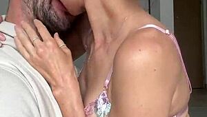 Uau, Adam Costa, me fode duro em pé agora!