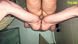 Nevierna 18+ miluje riskantný kúpeľňový anál s susedovým čurákom?