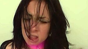 Proč se spokojit s normálním, když Tory Lane touží po intenzivním análu s roztažením a křísnutím