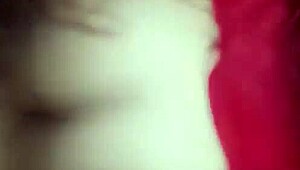 Hei, bare nyter den heite rødhårete med hennes store ræv i amatørstil