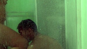 Латино жена изменила куколду, оттрахавшись с черным хуем в душе мотеля