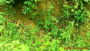 Whoa, kijk naar dit wilde Halloween hardcore actie met grote zwarte lullen en creampies recht op de lokale weg!