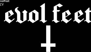 Если отсосёшь мои пальцы ног как послушный раб, день будет идеальным