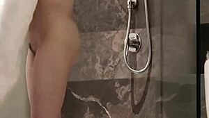 요, Newyokumaimai 2025년 2월 3일 최신 샤워 업데이트 봐! 🚿 귀여운 포니테일 섹시 바이브