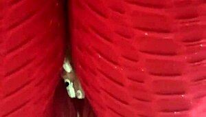 Forestil dig at gnide min våde fisse gennem stramme leggings indtil de er gennemblødte, med beskidt snak der gør dig vild.