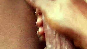 Stel je voor dat je me ziet rukken aan deze grote zwarte pik speciaal voor jou