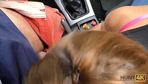 Ого, за бабки эта потрясная нимфетка трахается на улице с богатым чужаком, пока парень смотрит! 💸