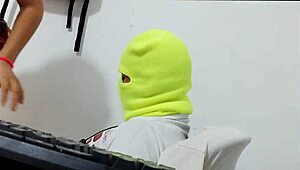 Vizinha viciada em sexo me faz gozar dentro dela - louca na cama