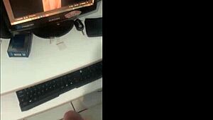 Ik betaalde 2 reais of kreeg een mysterieus zaadlozing van deze lekkere bodybuilder kerel