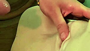 Meu stepbrother fode minha boneca Tantaly com pau grande em missionário dedilhando, queria ser eu.