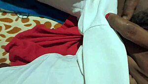 Waarom hunkert deze volslanke vriendin naar ruwe bosneuk met harige oksels?