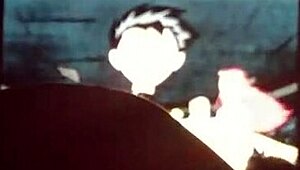 조용한 장면에서, 레드본 애호가가 큰 검은 자지에 딥스로트와 젖은 블로잡 요소로 집중해, 아마추어 카테고리에서.