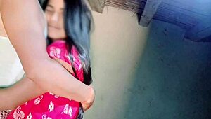 デシのガワー・ニッバが熱くてセクシーなモダン娘と情熱的な毛むくじゃらマンコ舐めセッション