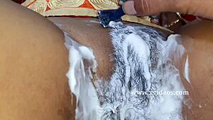 Teman wanita ebony dapat pepek dicukur bersih dijari dan dikongkek keras di luar rumah oleh teman lelaki dengan pancut.