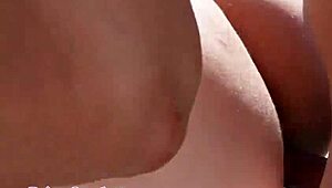 カーブィ赤毛のブリナ・スカーレット、公衆屋外プールで黒人ドッグスタイルファック、巨乳揺れまくり