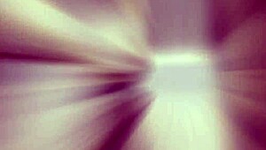 ¡Ey, mira este strip en cadena salvaje que lleva a anal con juguetes dildos en el culo!