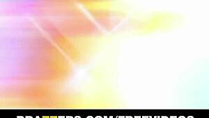 음란한 러시안 엄마 둘이 가게에서 마지막 섹스 토이 경쟁