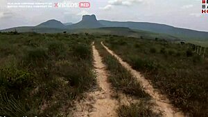 Вкусно минет става пред хълма в тази бразилска аматорска сцена