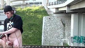 Ah sim, linda garota teen 18+ mergulha nessa aventura de sexo público em threesome parte 4 com amigos fofos