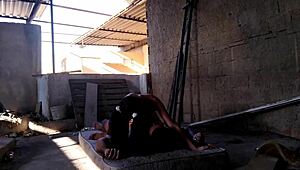 義娘がテラスで尻をくれた！