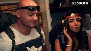 Poți crede că Frida Sante sparge friendzone-ul cu sex hardcore în hotel?