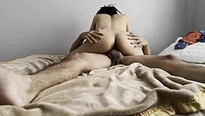 Moglie dell'Amico con Fica Bagnata Leccata e Cavalcata sul Cazzo