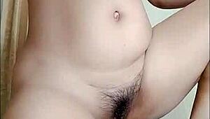 האסייתית הזאת באמת משחקת בכוס עד התזה אורגסמית?