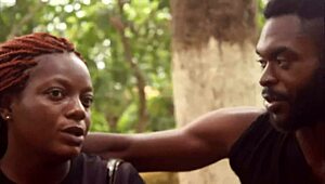 Fehér csaj caroline sweets nagy cicikkel szopja és seggeli a nagy fekete farkat