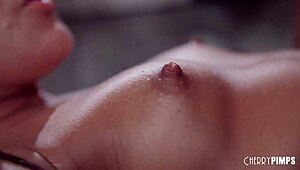 Remaja Kecil 18+ Brunette Beri Blowjob Lecat Pada Kontol Besar Sebelum Kongkek Doggystyle Intim Dan Jilat Pepek