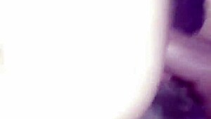 Venter på alle fire for min elsker at kneppe mig som en tæve